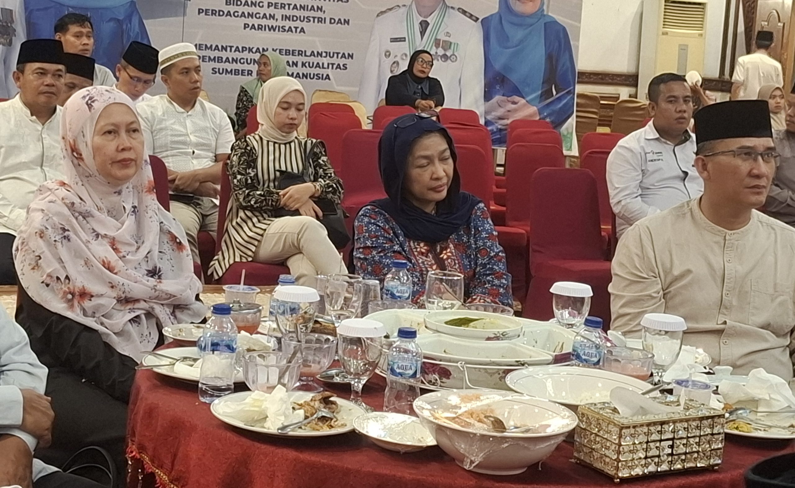 Direktur RSJD Kol H.M. Syukur Jambi, dr. Hermina Basrie (kiri)