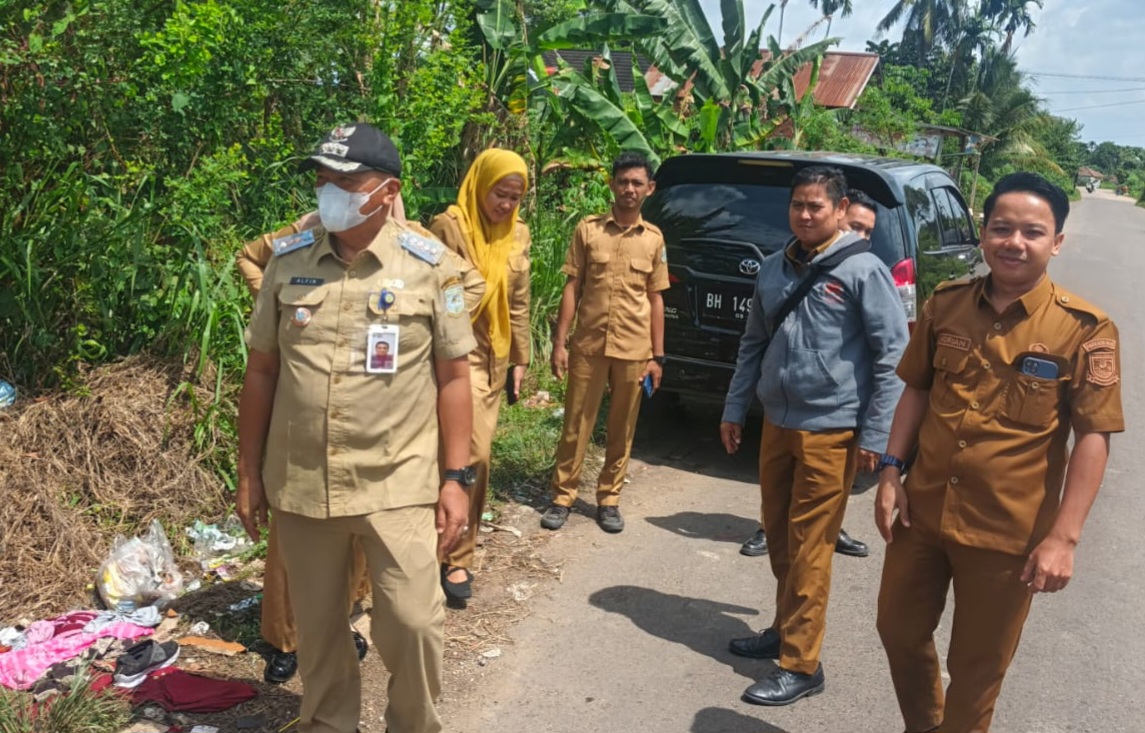 Camat Danau Teluk, Alfin Jalil tinjau depo sampah di Kelurahan Olak Kemang