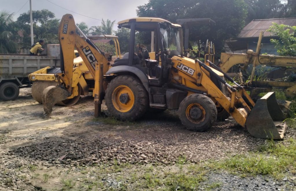 Alat berat Dinas PUTR Provinsi Jambi siaga