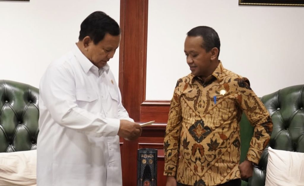 Presiden Prabowo Subianto bersama Menteri ESDM Bahlil Lahadalia