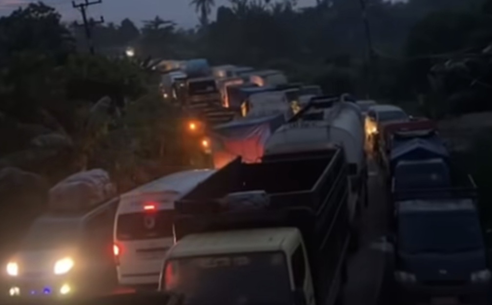 Angkutan batu bara lumpuhkan jalan nasional di Batang Hari