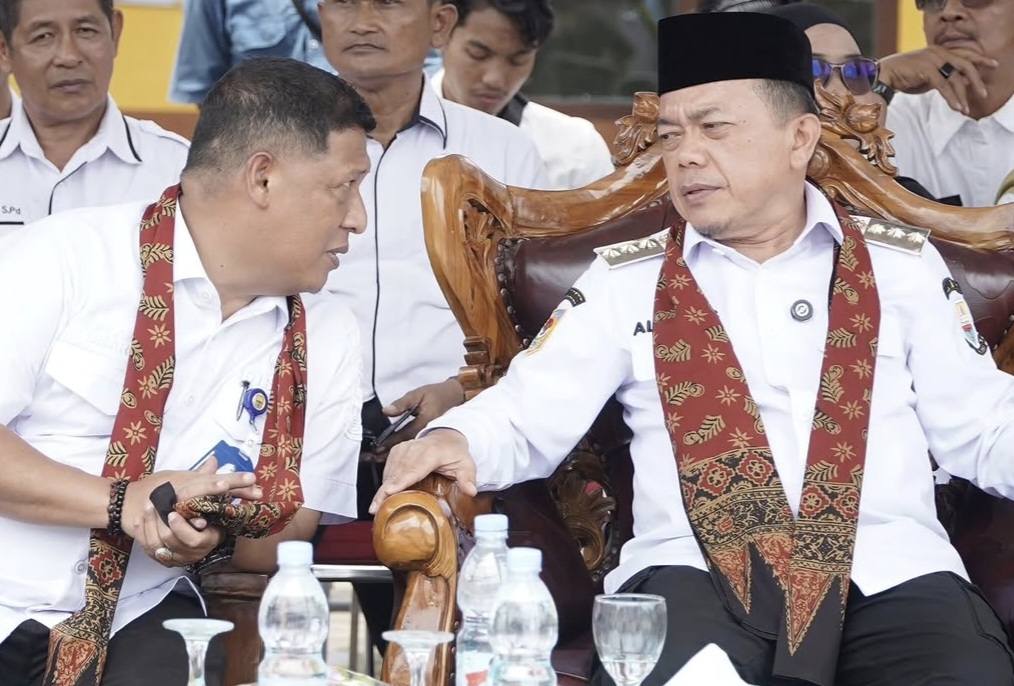 Gubernur Jambi Al Haris bersama Plt Kepala Dinas Pendidikan Provinsi Jambi, M Umar