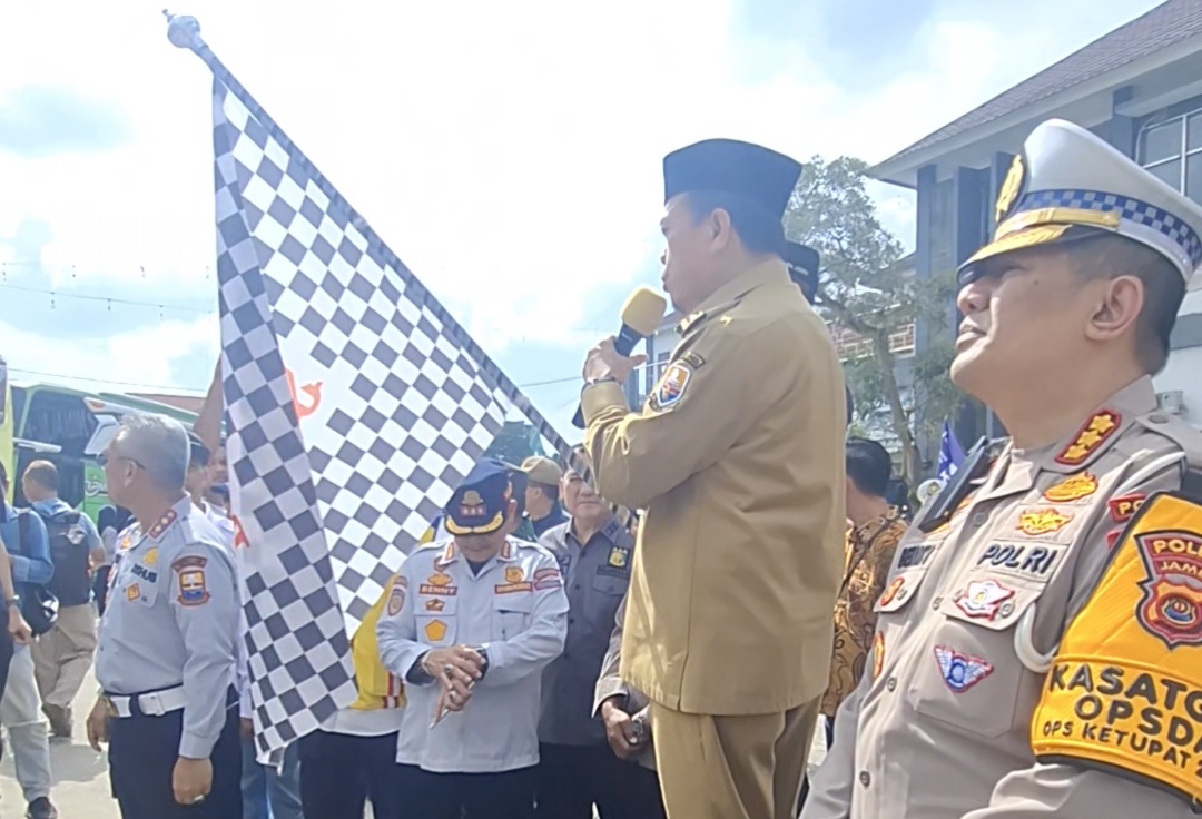 Gubernur Jambi Al Haris melepas ratusan pemudik di Terminal Alam Barajo