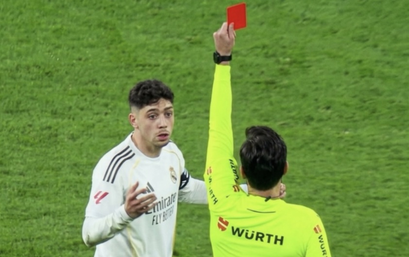 Pemain andalan Real Madrid, Federico Valverde mendapatkan kartu merah saat menghadapi Atletico Madrid