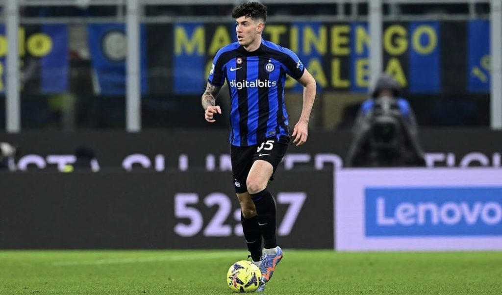 Bek Inter Milan, Allesandro Bastoni jadi incaran FC Barcelona