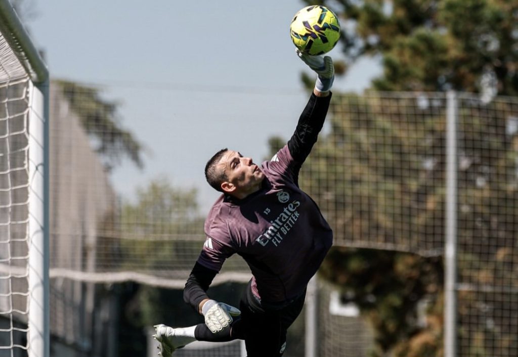 Penjaga gawang Real Madrid, Andriy Lunin siap hadapi Bayern Munchen