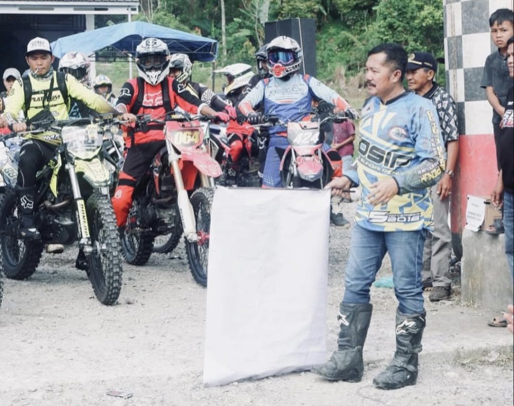 Bupati Monadi ajak warga Kerinci meriahkan kejuaraan grasstrack di sirkuit ujung ladang regency