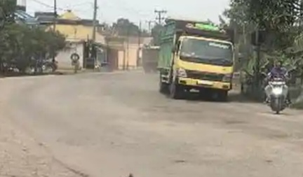 Jalan di Batang Hari Rusak parah