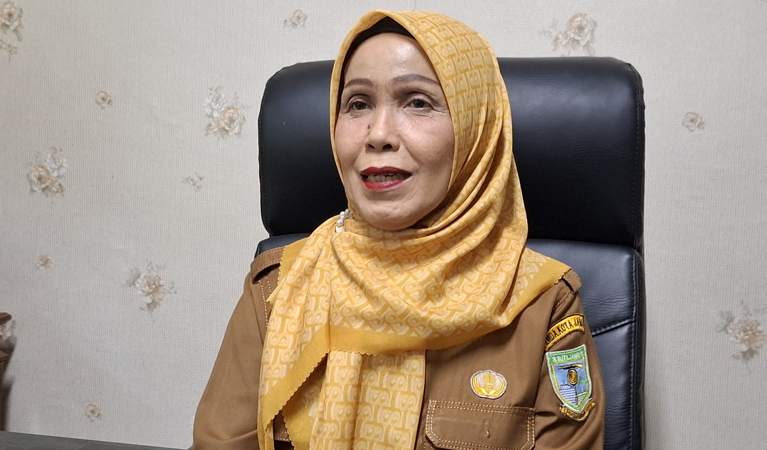 Kepsek SMPN 7 Kota Jambi, Erdalena