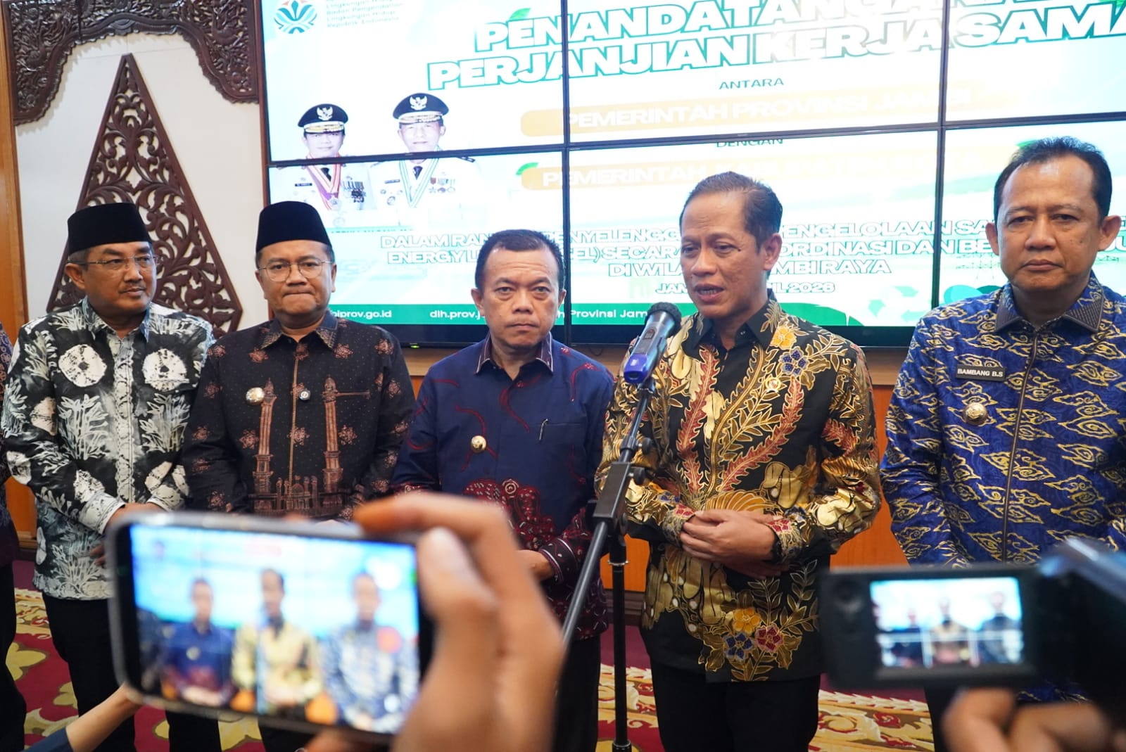 Menteri Lingkungan Hidup bersama Gubernur dan Bupati/Walikota Jambi