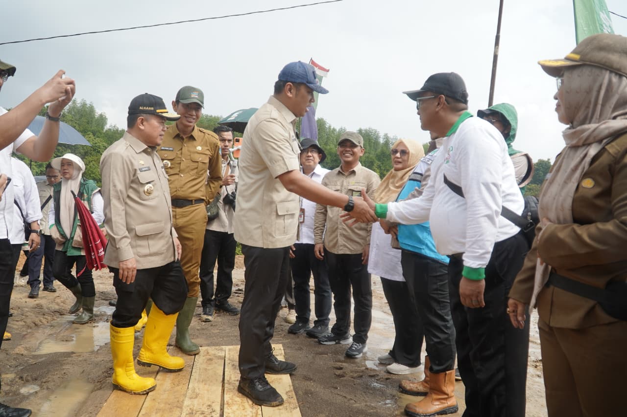 Gubernur Jambi Al Haris dampingi Wamentan RI cetak sawah rakyat di Batang Hari