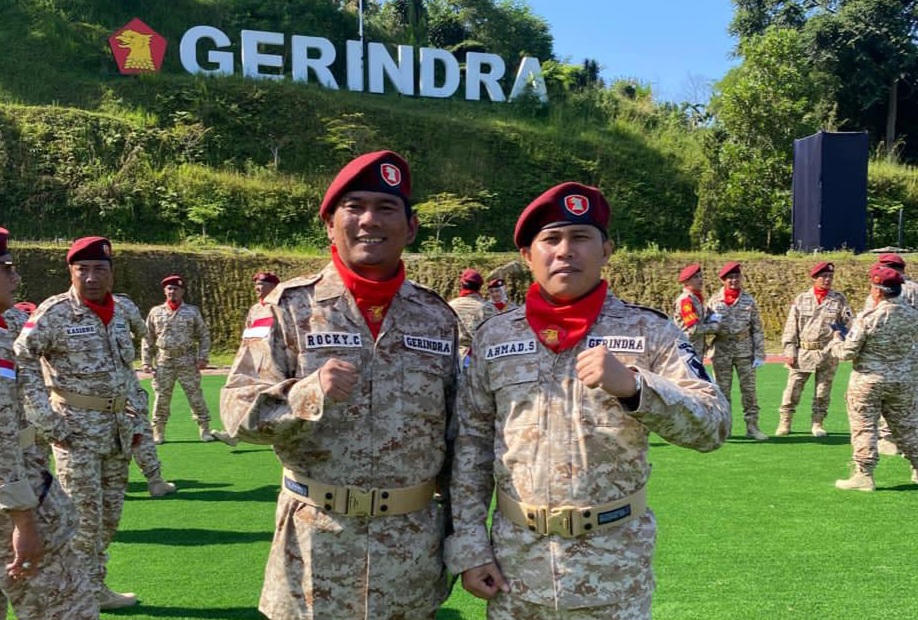 H Achmad Sarwani (kanan) bersama Rocky Candra (kiri)