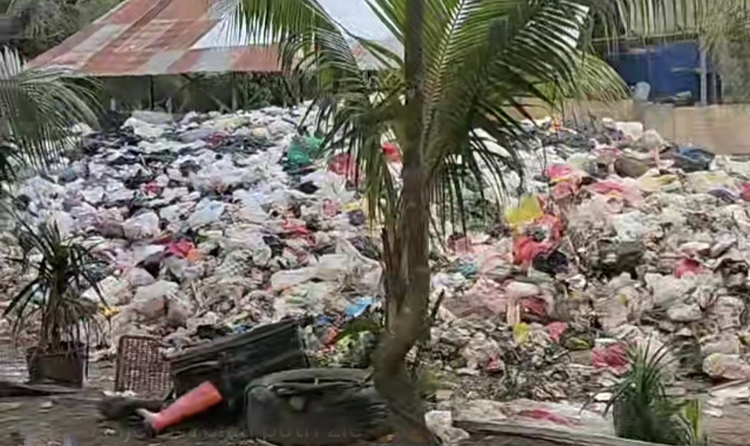 Tumpukan sampah di TPS 3R Jaya Abadi