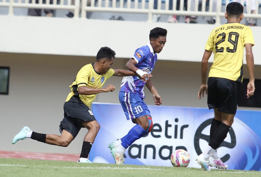Alowisius Sandi Ardiles, pemain Persikoja