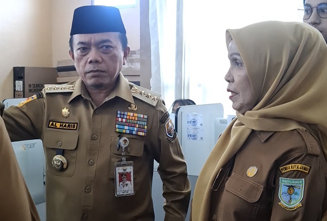 Gubernur Jambi Al Haris dan Kepsek SMPN 7 Kota Jambi Tinjau TKA