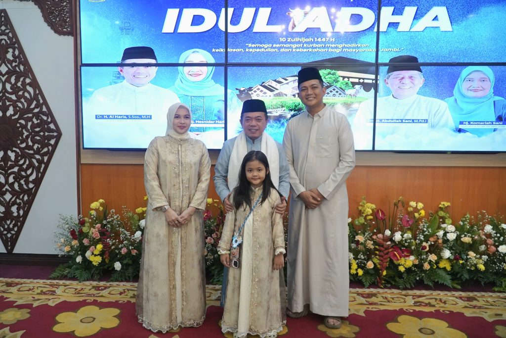 Hafiz Fattah bersama keluarga berkunjung ke rumah dinas Gubernur Jambi