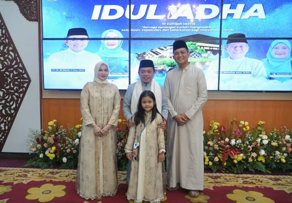 Hafiz Fattah bersama keluarga berkunjung ke rumah dinas Gubernur Jambi