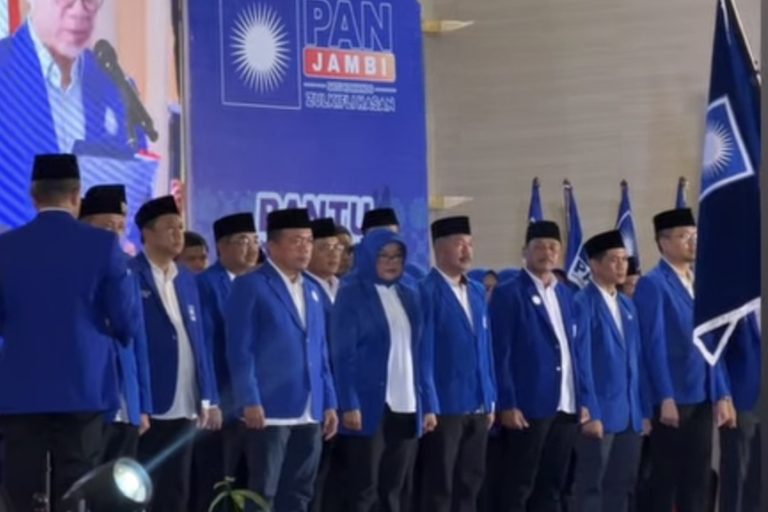 Zulkifli Hasan lantik Monadi sebagai Ketum DPD PAN Kerinci