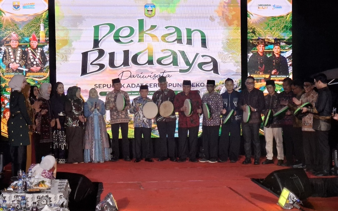Gubernur Jambi Al Haris membuka Pekan Seni Budaya Kabupaten Sarolangun