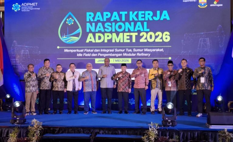 Gubernur Jambi Al Haris membuka Rakernas I ADPMET 2026