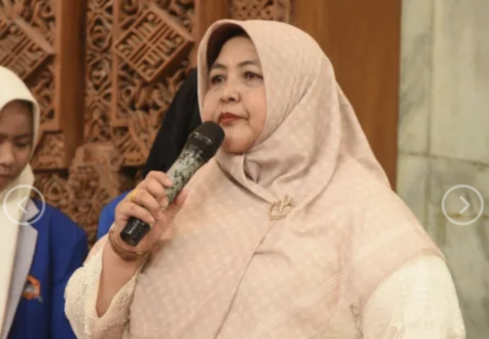 Kepsek SMKN 1 Kota Jambi, Repreanis (dok/smkn1kltajamb)