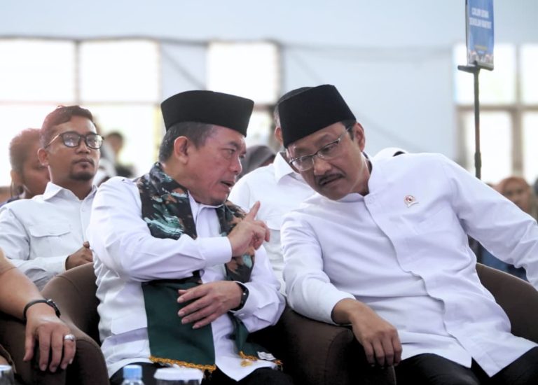 Menteri Saifullah Yusuf bersama Gubernur Al Haris menghadiri Open House Sekolah Rakyat