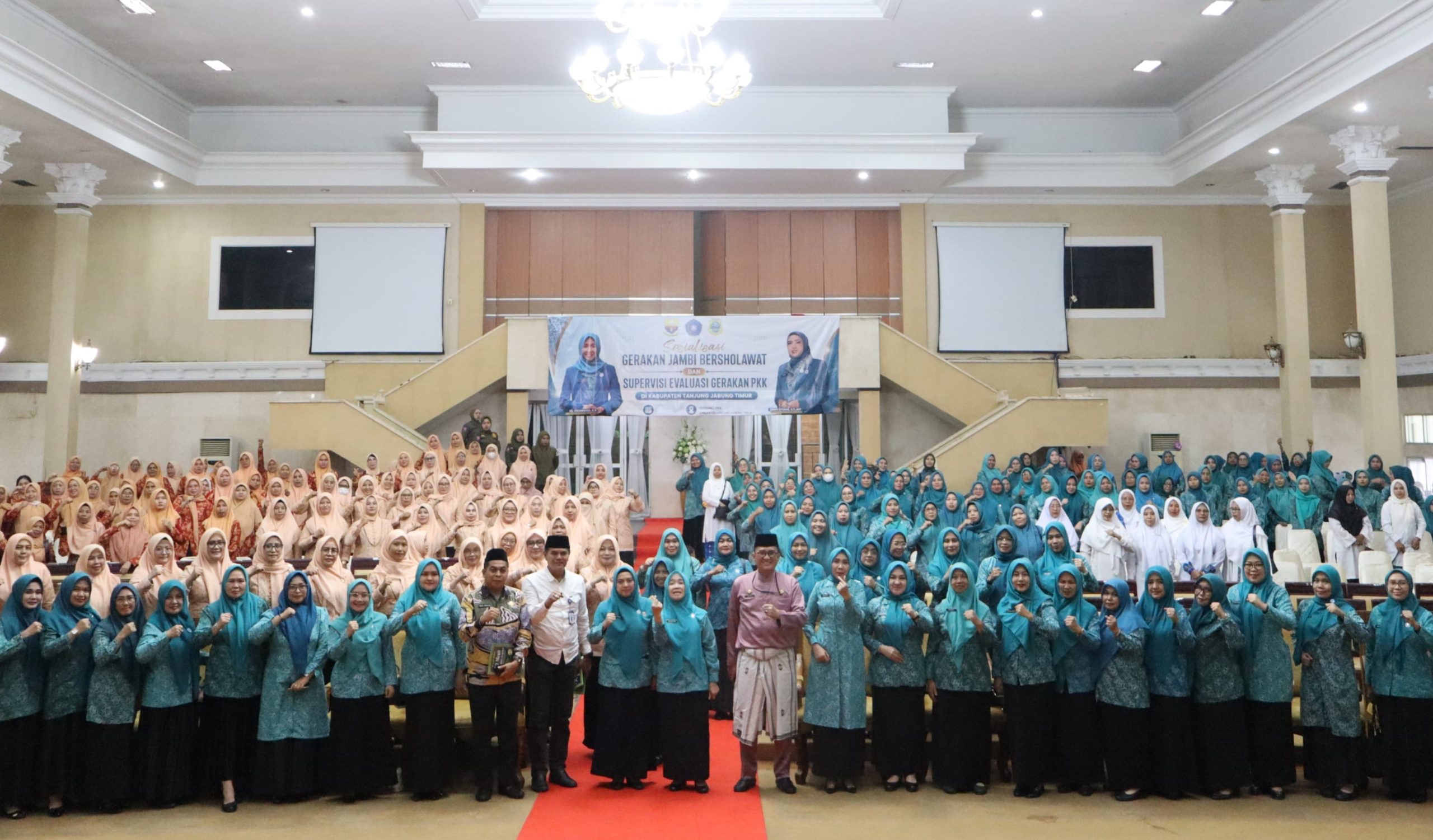 Ketua TP PKK Provinsi Jambi, Hesnidar Haris sosialisasikan gerakan Jambi Bersholawat