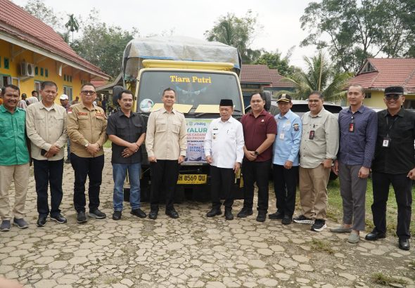 Gubernur Jambi Al Haris serahkan bantuan korban bencana banjir dan longsor di Kabupaten Sarolangun