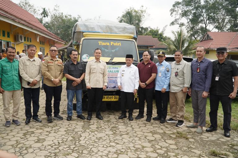 Gubernur Jambi Al Haris serahkan bantuan korban bencana banjir dan longsor di Kabupaten Sarolangun