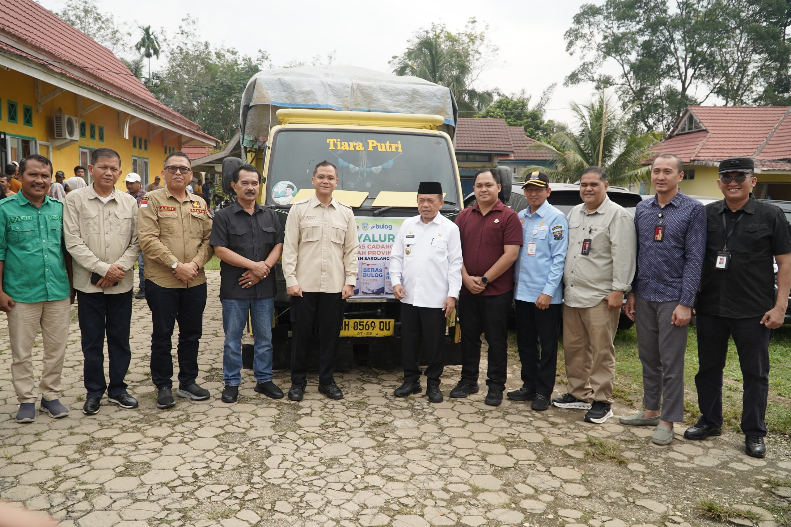 Gubernur Jambi Al Haris serahkan bantuan korban bencana banjir dan longsor di Kabupaten Sarolangun