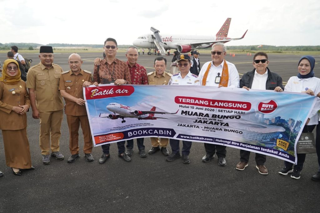 Gubernur Jambi Al Haris di Bandara Muaro Bungo