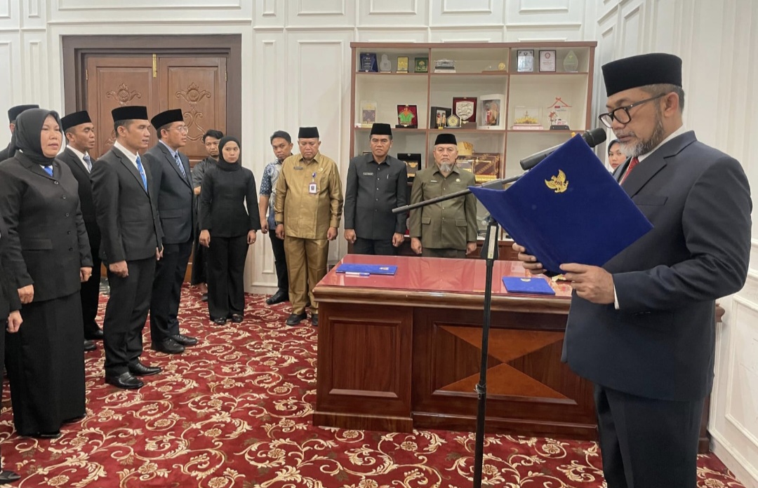 Sekda Sudirman melantik Dr. Mustarhadi sebagai Wadir Umum dan Keuangan RSUD Raden Mattaher