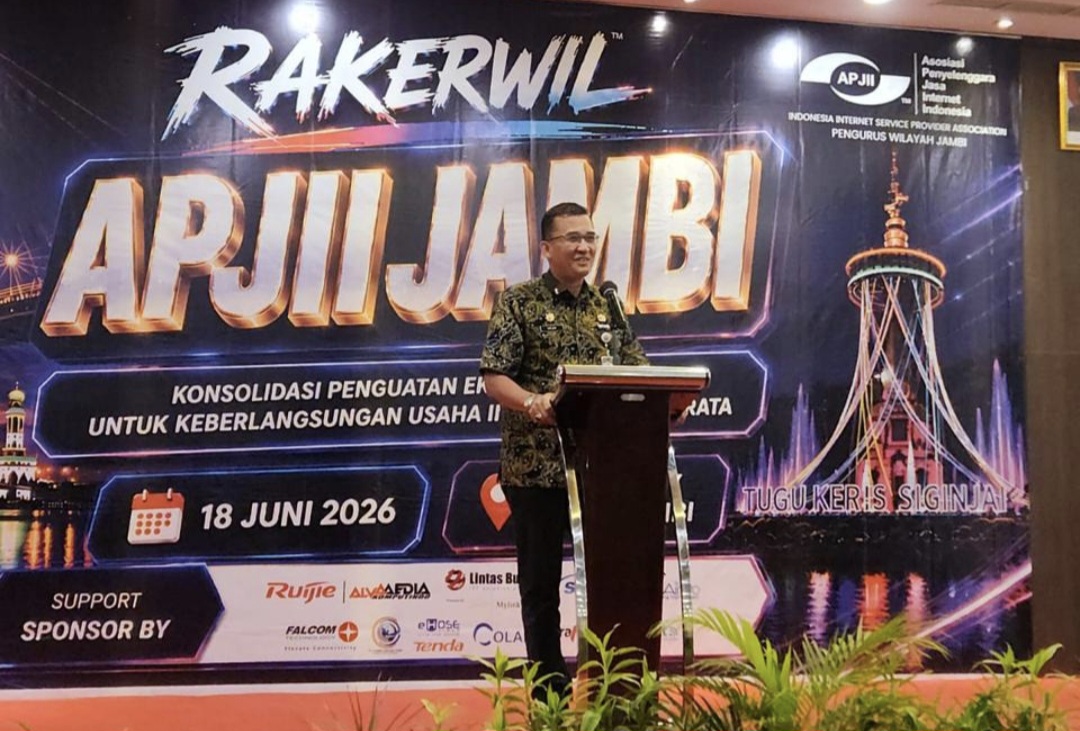 Kadis Kominfo Provinsi Jambi, Ariansyah membuka Rakerwil APJII Provinsi Jambi tahun 2026