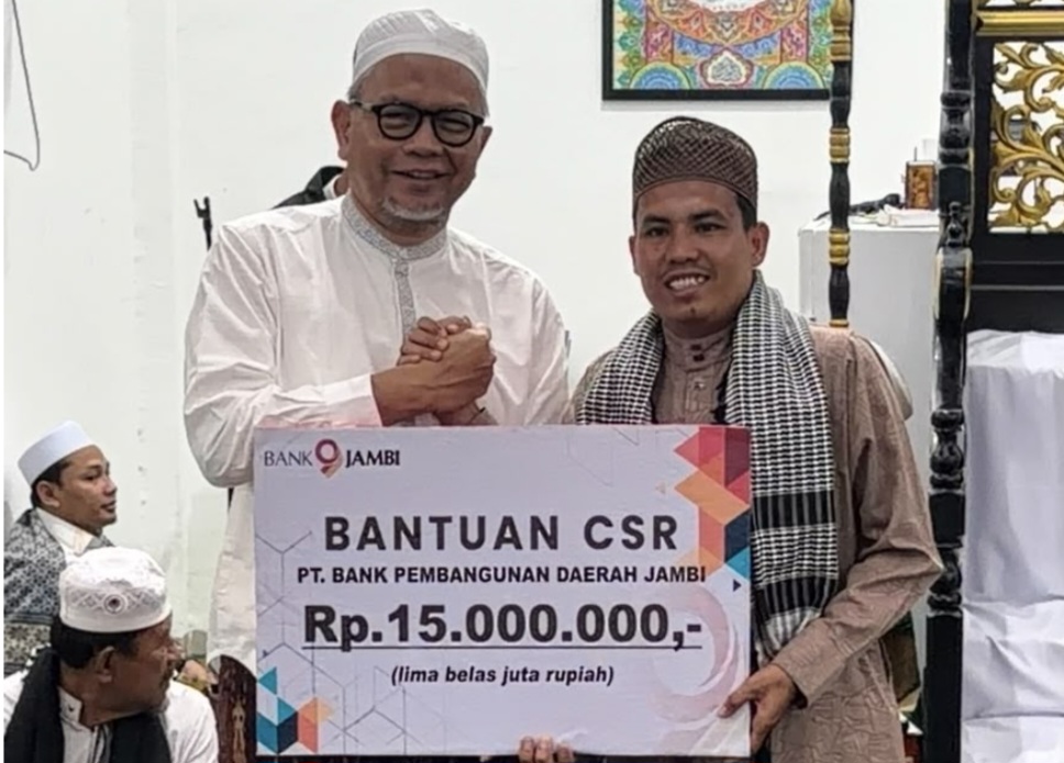 Dirut Bank Jambi Khairul Suhairi salurkan bantuan CSR untuk masjid Baitul Mustofa