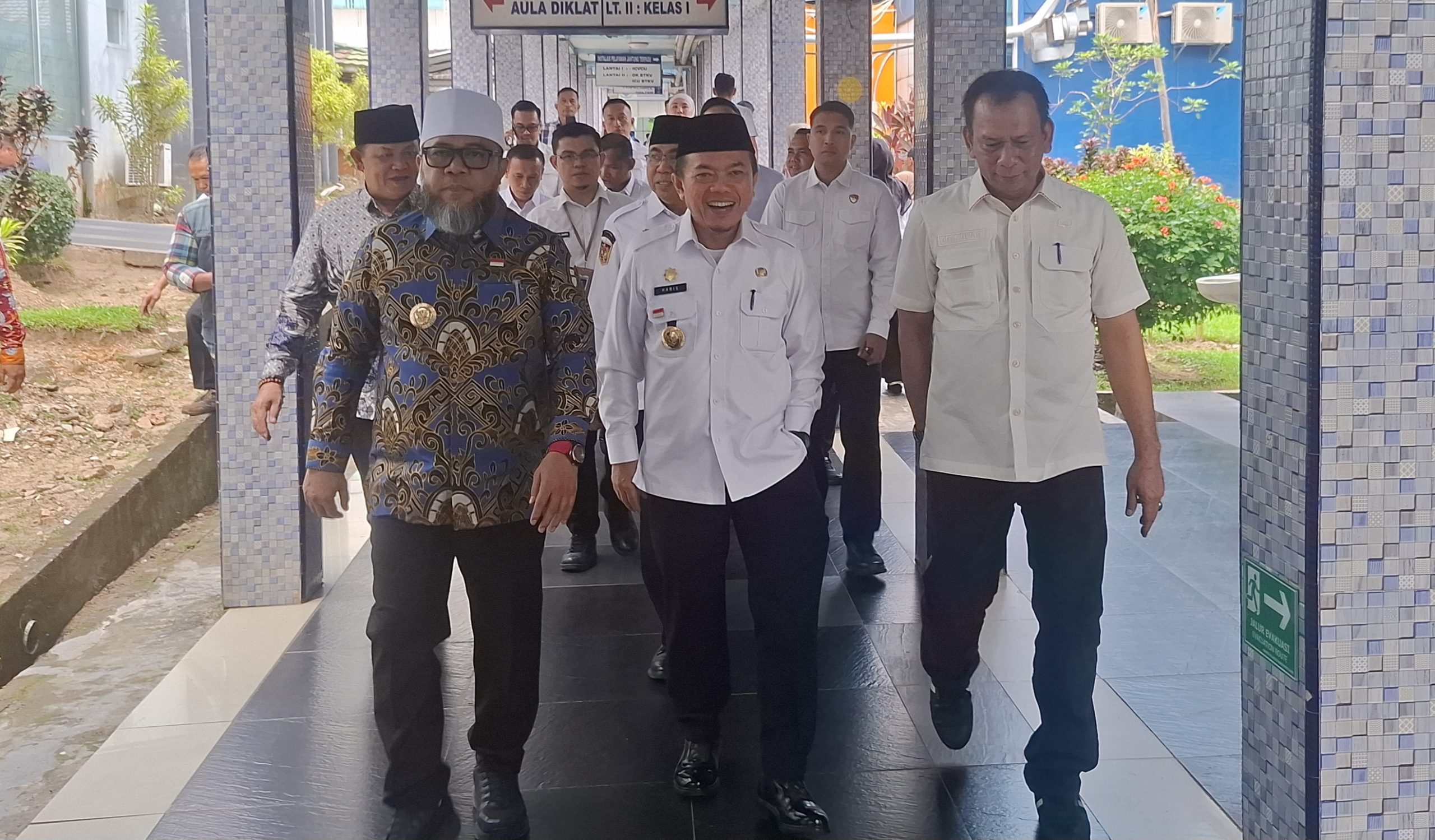 Gubernur Bengkulu Helmi Hasan ke RSUD Raden Mattaher Jambi