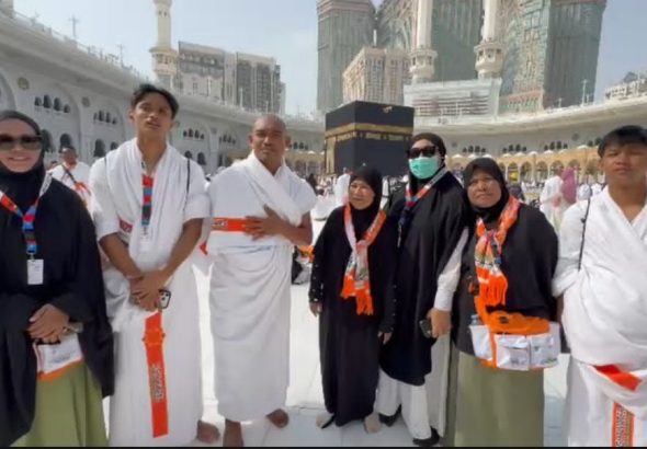Orang tua atlet peraih medali emas PON Aceh-Sumut diberangkatkan Gubernur Al Haris Umroh Gratis