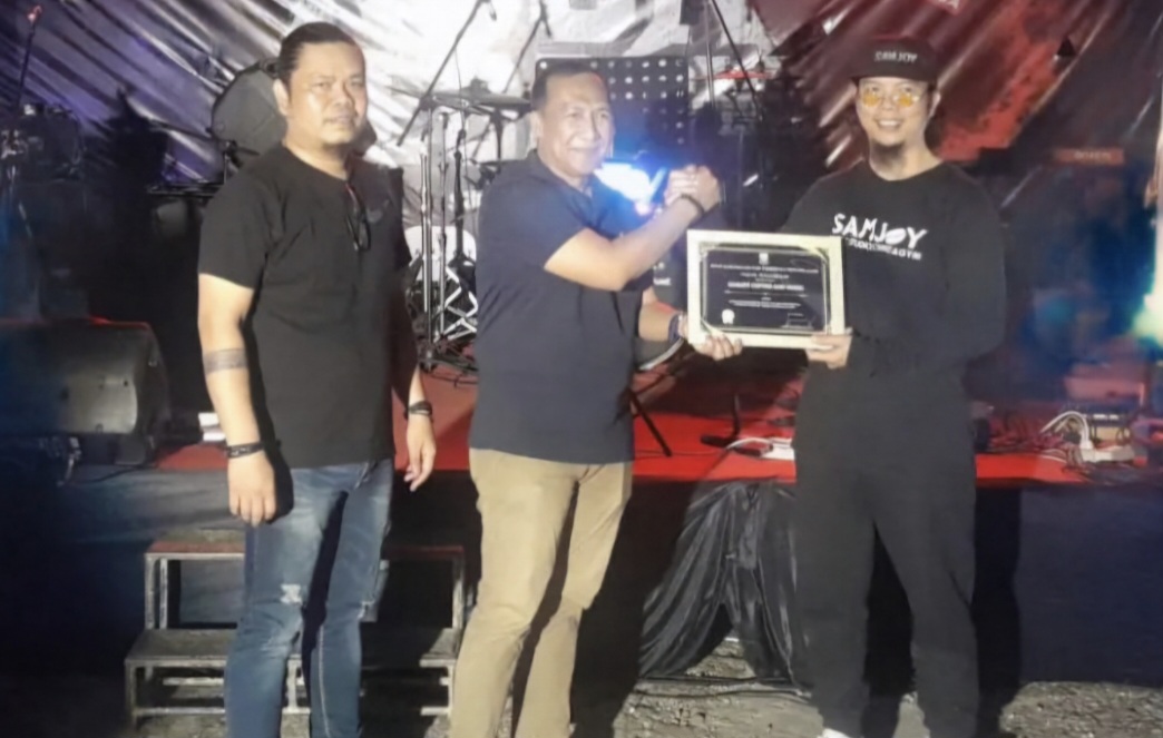 Kepala Dinas Kebudayaan dan Pariwisata Provinsi Jambi, Imron Rosyadi (tengah)