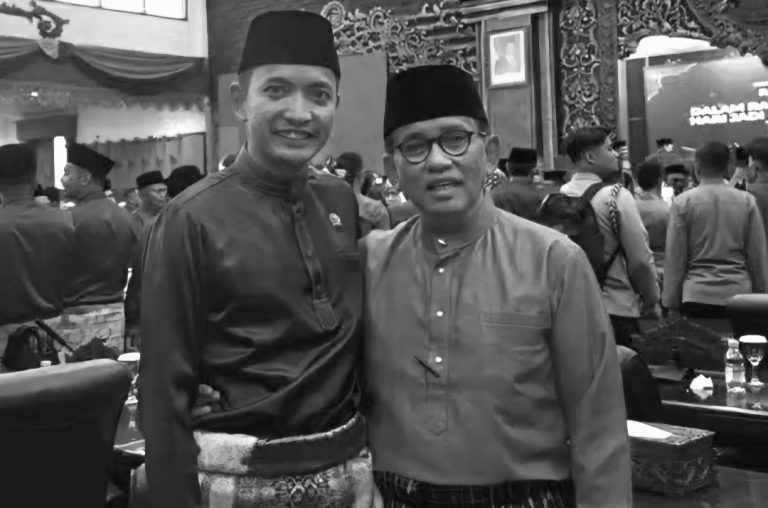 Momen kebersamaan Afuan Yuza Putra bersama almarhum H A Bakrie