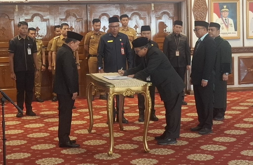 Gubernur Jambi Al Haris lantik 31 kepala sekolah dan 12 pejabat fungsional