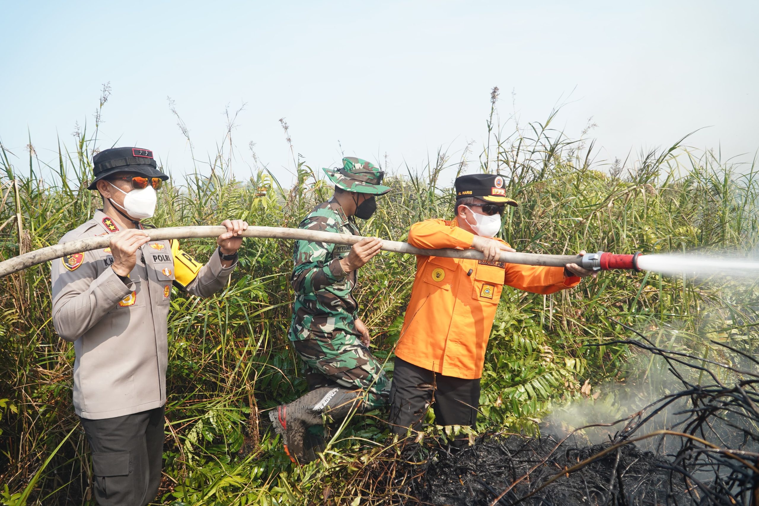 Gubernur Al Haris padamkan api di Tanjabtim