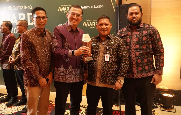 Kadisdik M Umar bersama Kadis Kominfo Ariansyah, dan Plt Sekdis Provinsi Jambi