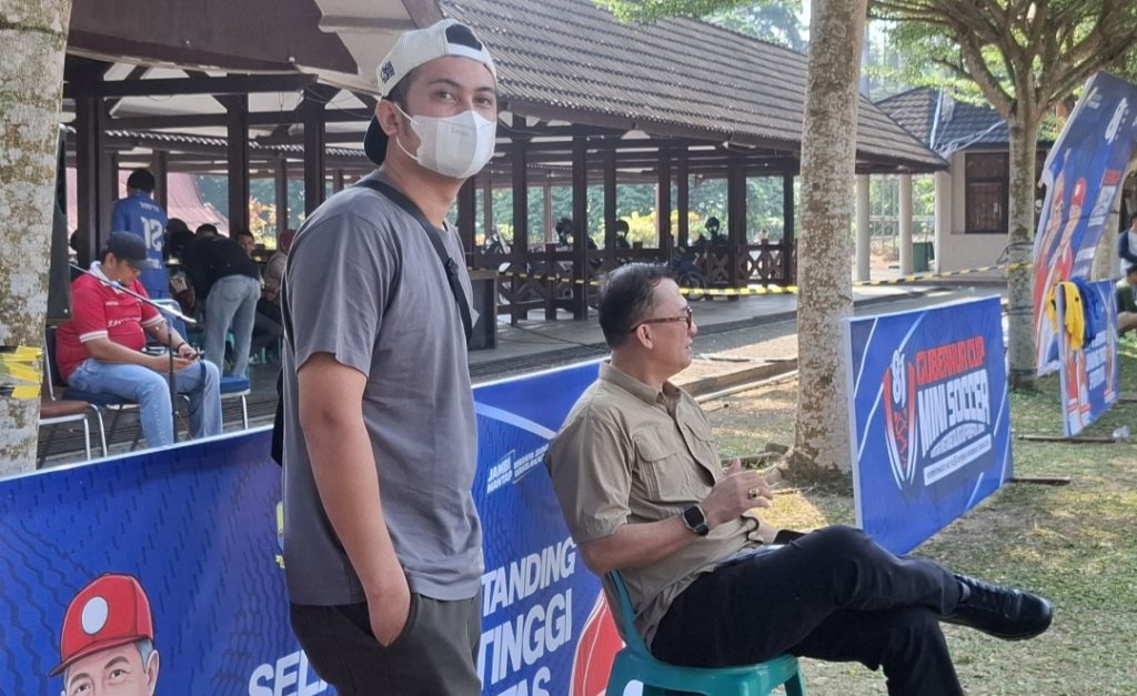 Kadis Kominfo Drs. Ariansyah, ME didampingi Kasi Tata Kelola E-government Kominfo Provinsi Jambi, Muhammad Makky Yahusafat