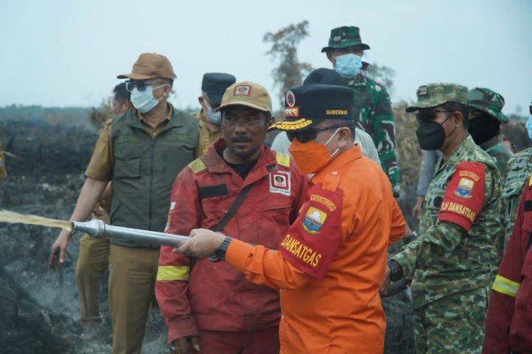 Gubernur Jambi Al Haris padamkan api Karhutla di Muaro Jambi