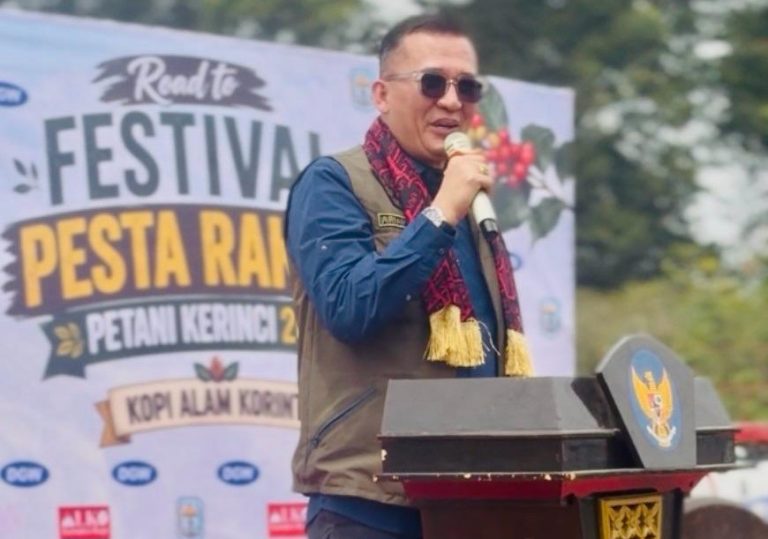 Kepala Diskominfo Provinsi Jambi, Drs. Ariansyah M.E