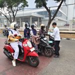Dinas Kesehatan Provinsi Jambi bagi-bagi masker